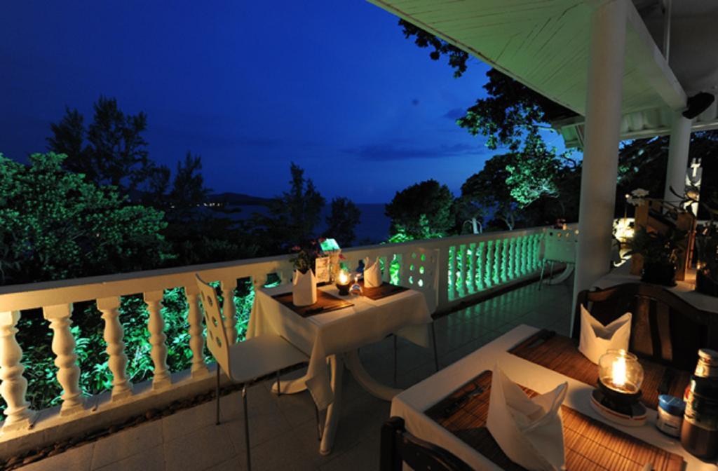 Karon Cliff Contemporary Boutique Bungalows 호텔 레스토랑 사진